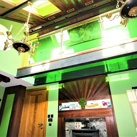 Belmont Penthouse Apartment *