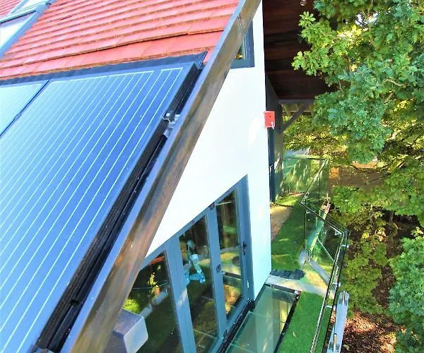 Belmont Penthouse Apartament